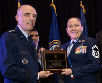 AMSUS 2024 - jackson accepts award