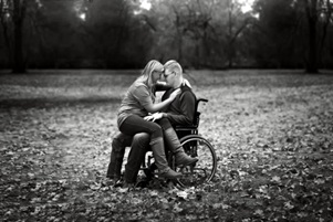 Photo of Dustin and Samantha Braun together.