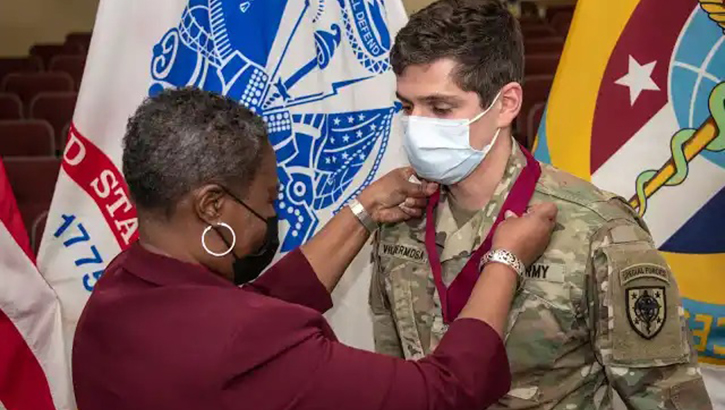 Image of Military personnel receiving the Order of Military Merit.