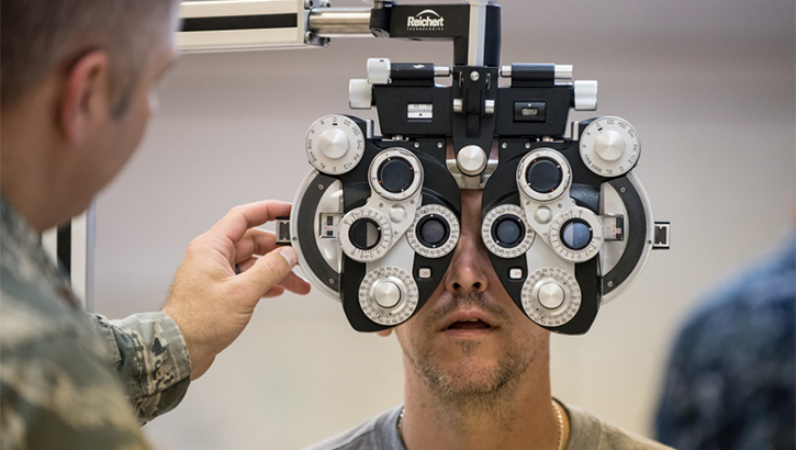 Image of Military health personnel giving an eye appointment.